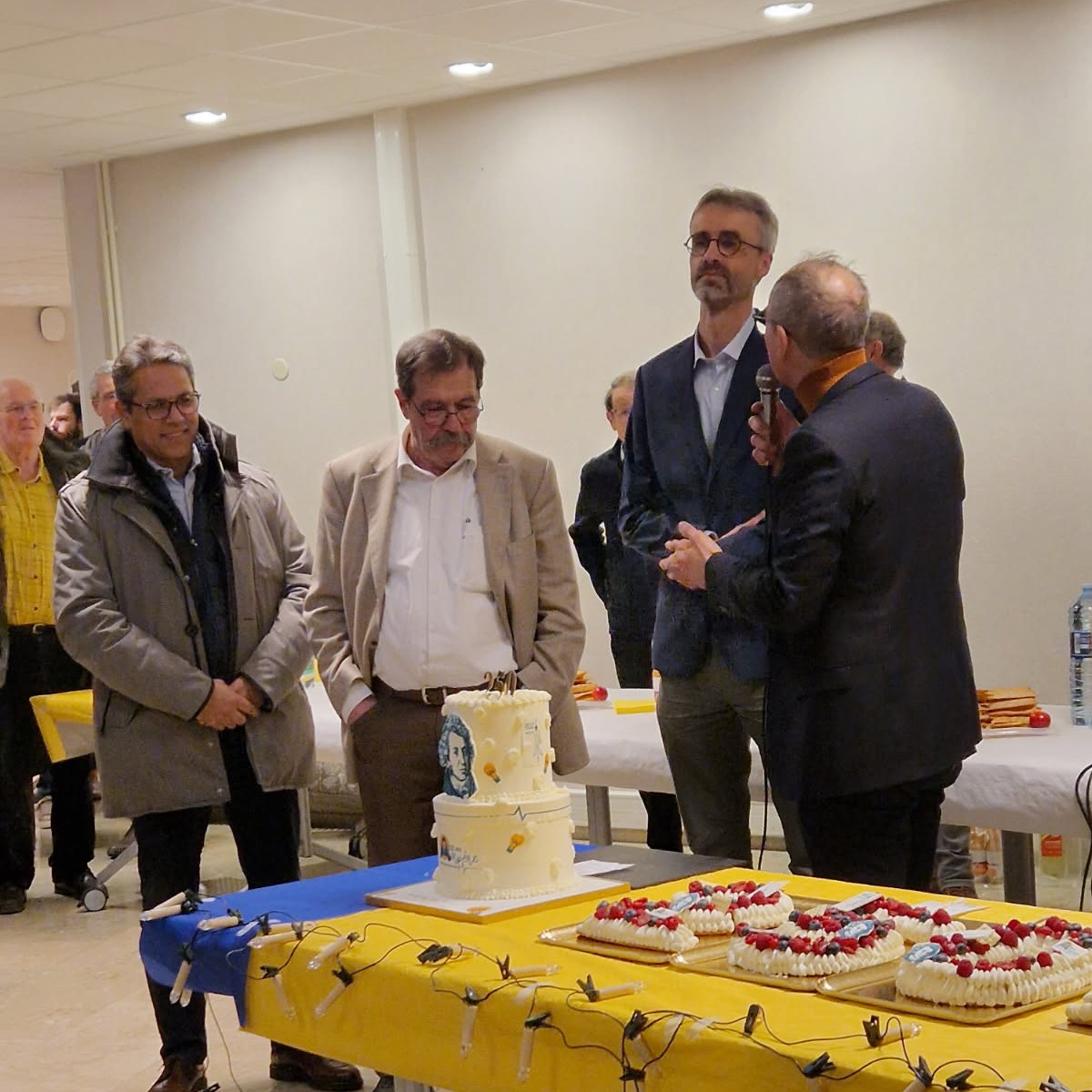 Marc Simon-Jean (EDF), Alain Aspect, Emmanuel Trizac et Alfonso San Miguel (de dos)