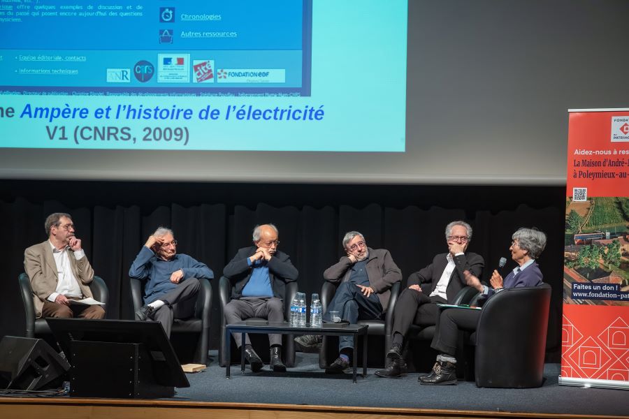 table ronde : (de gauche à droite) Alain Aspect, Pierre Crepel, François Gérin,  Patrick Flandrin, Jean Dalibard, Christine Blondel 